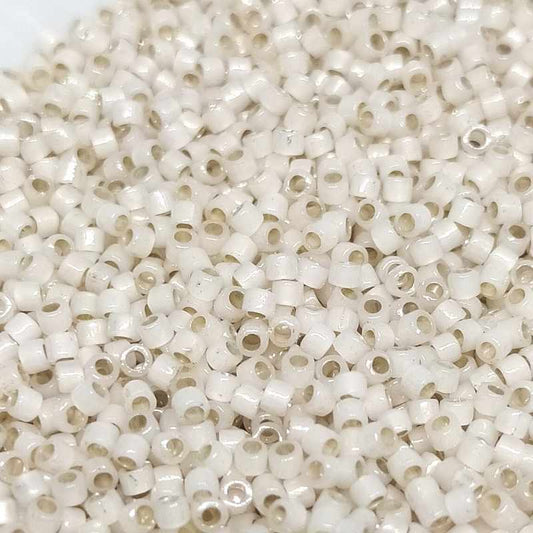 11/0 MIYUKI delica DB1451 - Creme Silver Lined - 1gr.  - Miyukilandia