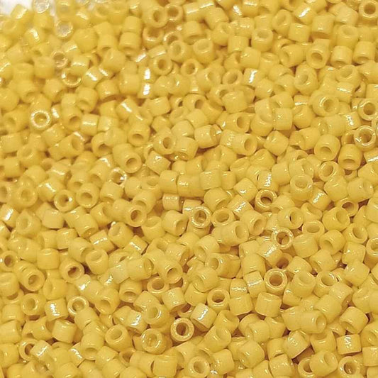 11/0 MIYUKI delica DB2102 - Duracoat Opaque Banana - 1gr.  - Miyukilandia