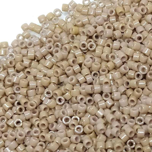 11/0 MIYUKI delica DB2105 - Duracoat Opaque Beige - 1gr.  - Miyukilandia