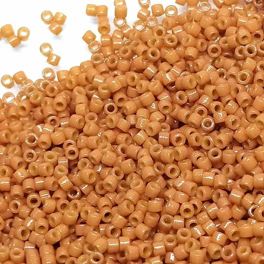 11/0 MIYUKI delica DB2107 - Duracoat Opaque Cedar - 1gr.  - Miyukilandia