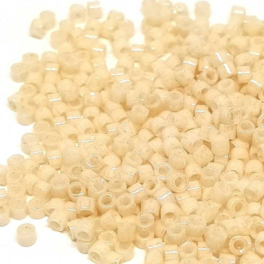 11/0 MIYUKI delica DB0204 - Light Beige - 1gr.  - Miyukilandia