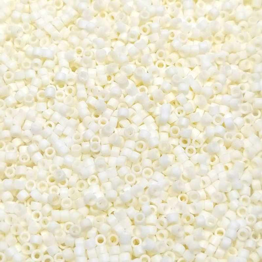 11/0 MIYUKI delica DB0352 - Matte Cream - 1gr.  - Miyukilandia