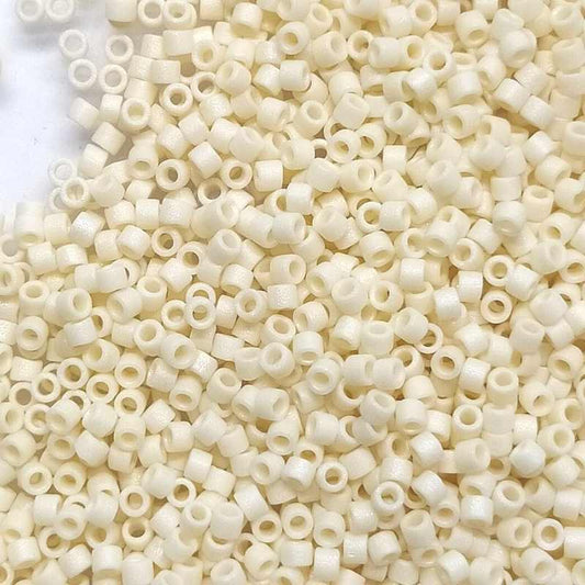 11/0 MIYUKI delica DB0883 - Matte Opaque Cream - 1gr.  - Miyukilandia