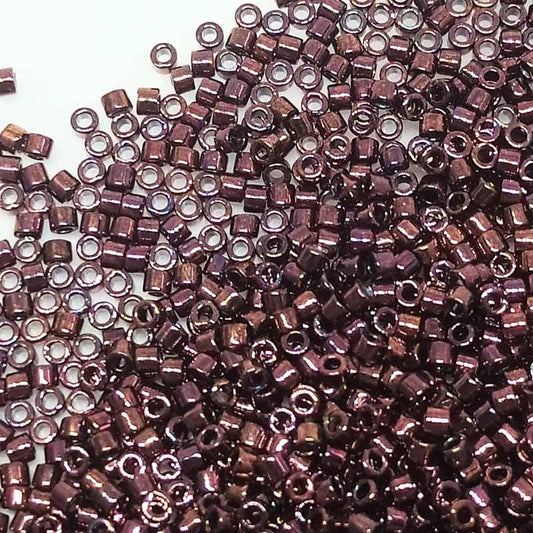 11/0 MIYUKI delica DB0012 - Metallic Dark Raspberry - 1gr.  - Miyukilandia