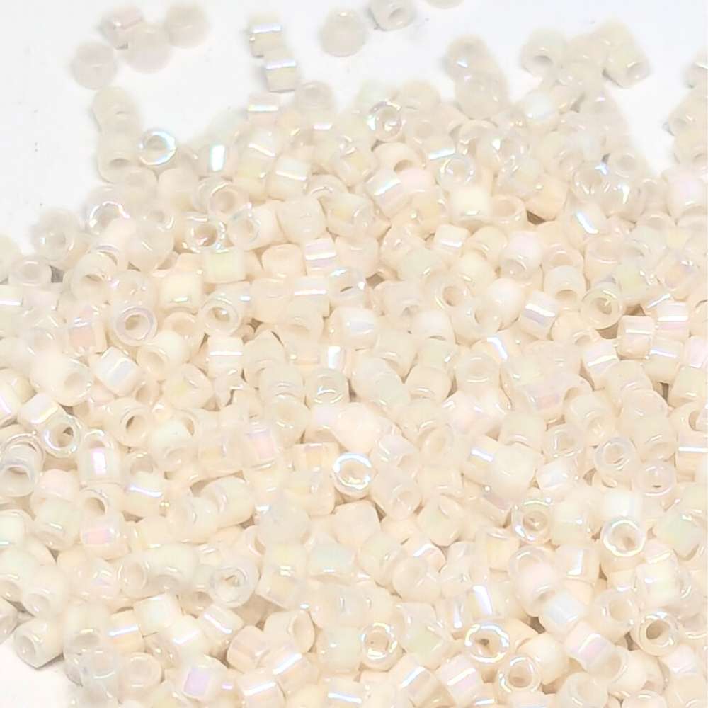 11/0 MIYUKI delica DB1500 - Opaque Bisque White AB - 1gr.  - Miyukilandia