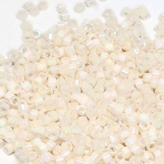 11/0 MIYUKI delica DB1500 - Opaque Bisque White AB - 1gr.  - Miyukilandia