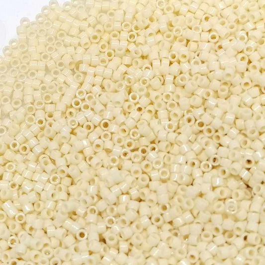 11/0 MIYUKI delica DB0732 - Opaque Cream - 1gr.  - Miyukilandia
