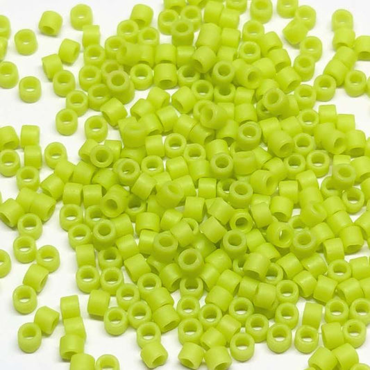 11/0 MIYUKI delica DB0763 - Opaque Matte Chartreuse  1 gr.  - Miyukilandia
