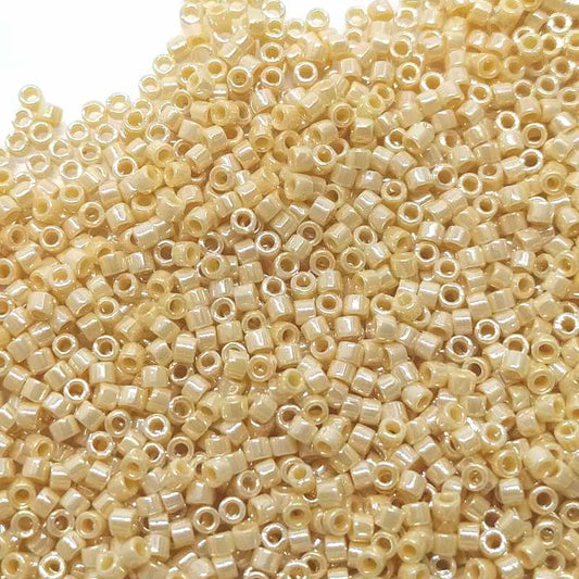 11/0 MIYUKI delica DB1561 - Opaque Pear Luster - 1gr.  - Miyukilandia