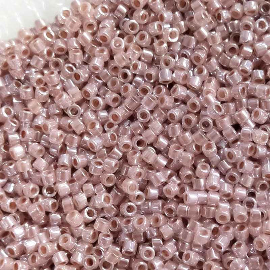 11/0 MIYUKI delica DB0256 - Taupe Silver Lined - 1gr.  - Miyukilandia