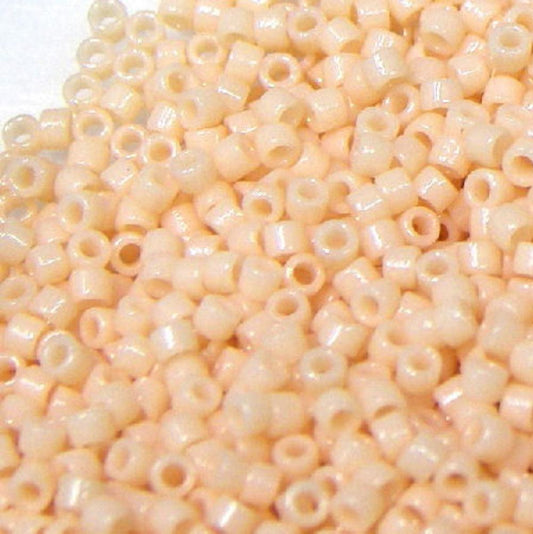 11/0 MIYUKI delica DB2351 Duracoat Opaque French Vanill - 1gr.  - Miyukilandia