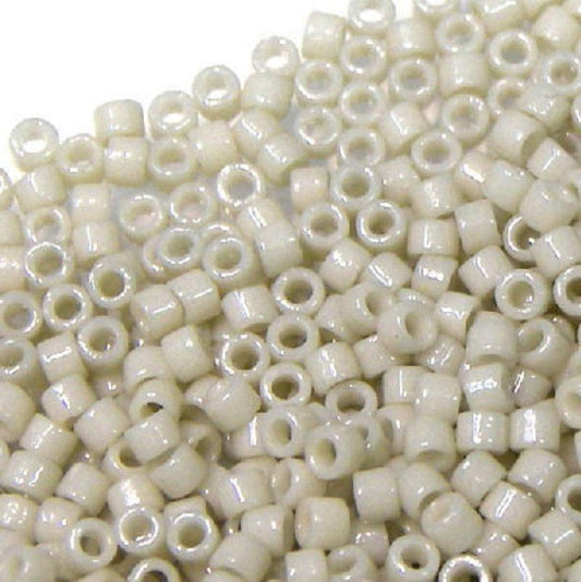 11/0 MIYUKI delica DB2362 Duracoat Opaque Off White - 1gr.  - Miyukilandia