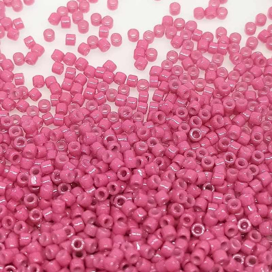 11/0 MIYUKI delica DB2353 Duracoat Opaque Raspberry - 1gr.  - Miyukilandia