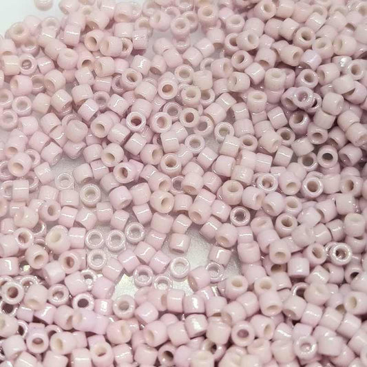 11/0 MIYUKI delica DB2361 Duracoat Opaque Soft Pink - 1gr.  - Miyukilandia