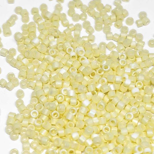 11/0 MIYUKI delica DB1521 Matte Opaque Pale Yellow AB - 1gr. -  - Miyukilandia