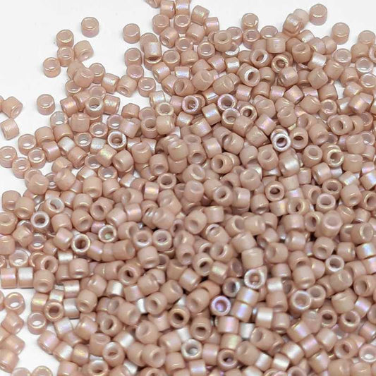 11/0 MIYUKI delica DB1525 Matte Opaque Pink Champagne AB - 1gr  - Miyukilandia