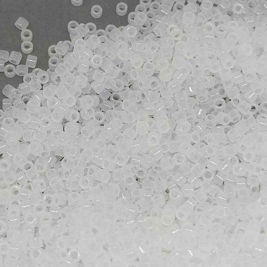 11/0 MIYUKI delica DB0220 Opal White - 1gr.  - Miyukilandia