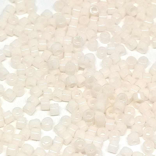 11/0 MIYUKI delica DB1490 Opaque Bisque White - 1gr.  - Miyukilandia