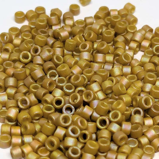 11/0 MIYUKI delica DB2303 Opaque Glazez Rainbow Pistacho 1gr. -  - Miyukilandia