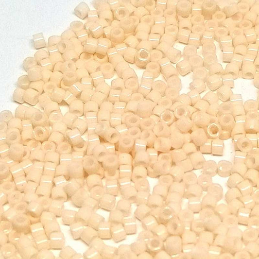 11/0 MIYUKI delica DB1492 Opaque Light Peach - 1gr.  - Miyukilandia