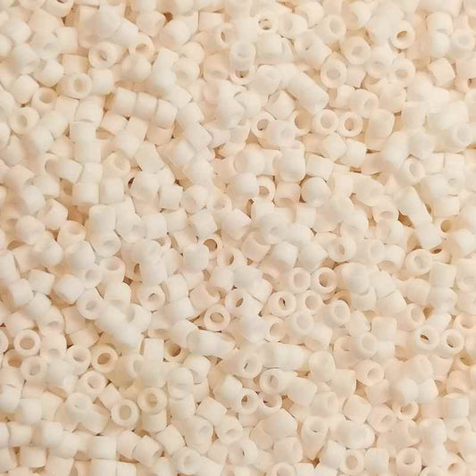 11/0 MIYUKI delica DB1510 Opaque Matte Bisque White - 1gr.  - Miyukilandia