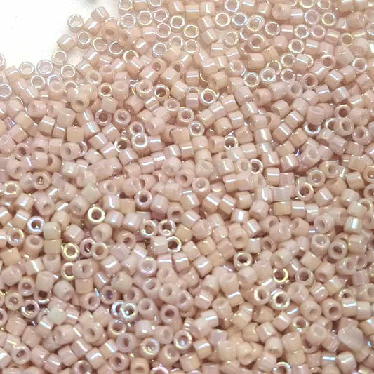 11/0 MIYUKI delica DB1505 Opaque Pink Champagne AB - 1gr.  - Miyukilandia