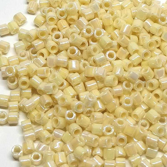 8/0 MIYUKI delica  - Opaque Cream AB - 1gr.  - Miyukilandia