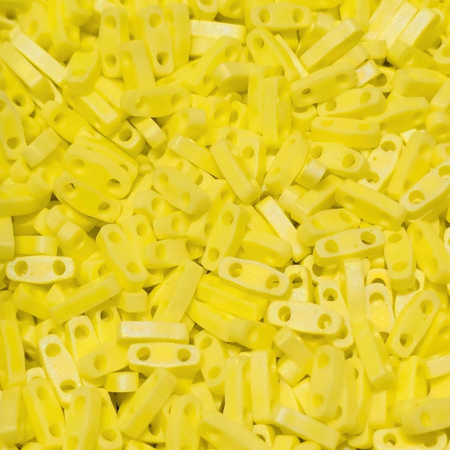 Miyuki Quarter-Tila 5x1,2x1,9mm 1gr. Opaque Yellow Matte AB