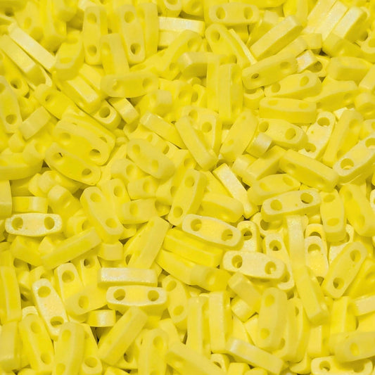 Miyuki Quarter-Tila 5x1,2x1,9mm 1gr. Opaque Yellow Matte AB