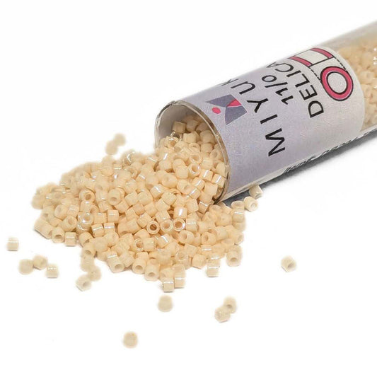 DB0204 Tubo Miyuki Delica 11/0 Ceylon Antique Beige 7,2gr  - Miyukilandia