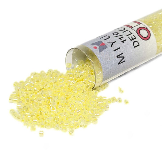 DB0232 Tubo Miyuki Delica 11/0 Lined Crystal Pale Yellow 7,2gr  - Miyukilandia