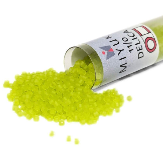DB0766 Tubo Miyuki Delica 11/0 Matte Transparent Chartreuse 7,2gr.  - Miyukilandia