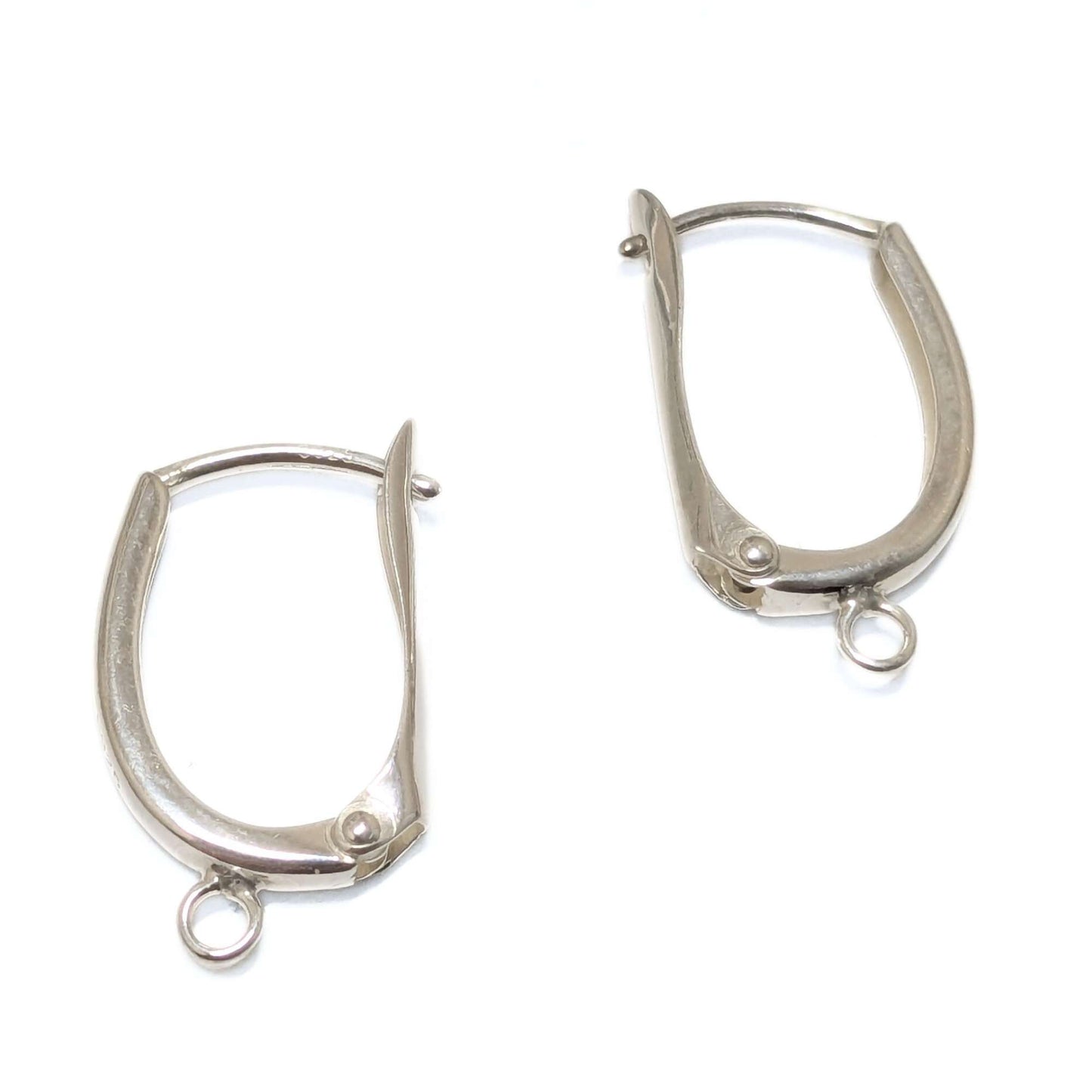 Arete de Aro con Pestillo en Plata de Ley 925 y Bucle – 20,5 mm