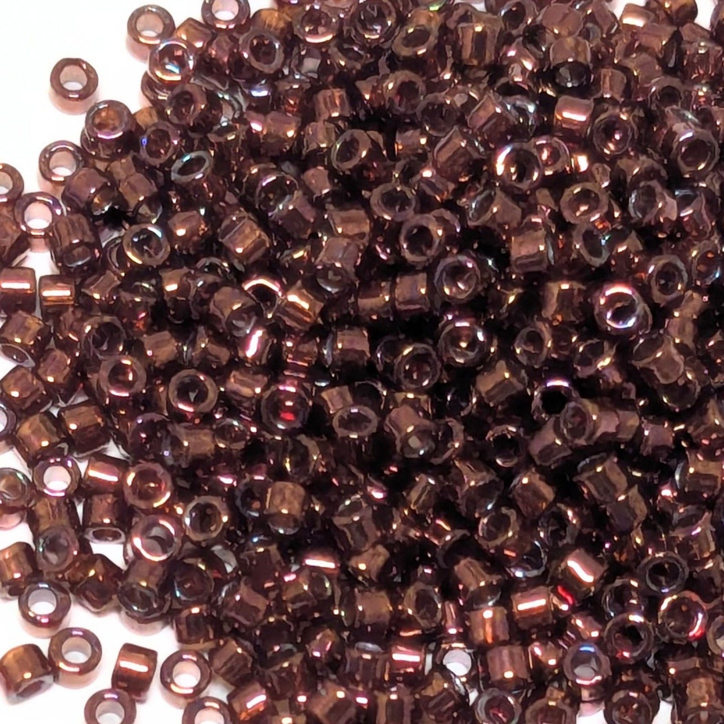 11/0 MIYUKI delica DB0116 - Transp- Luster Red Metallic - 1 gr.