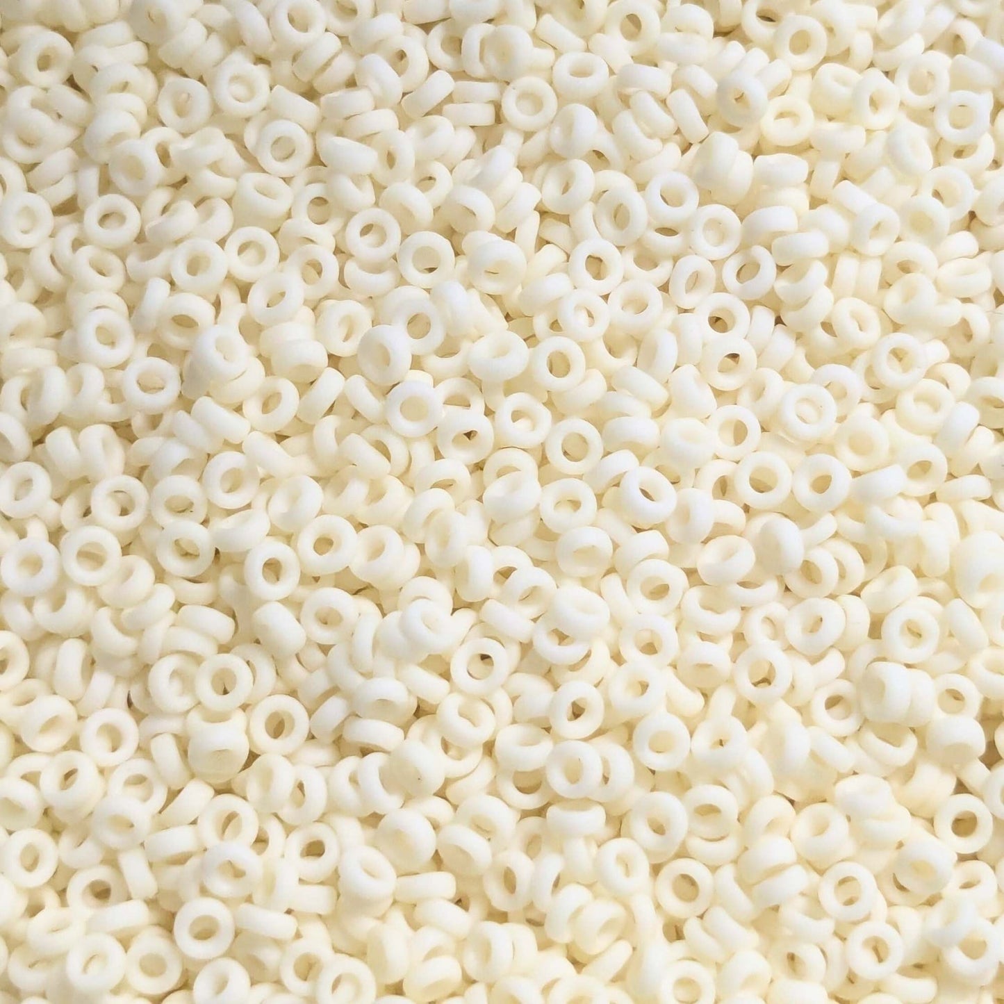 abalorios distanciadores miyuki de 2,2mm opaque cream