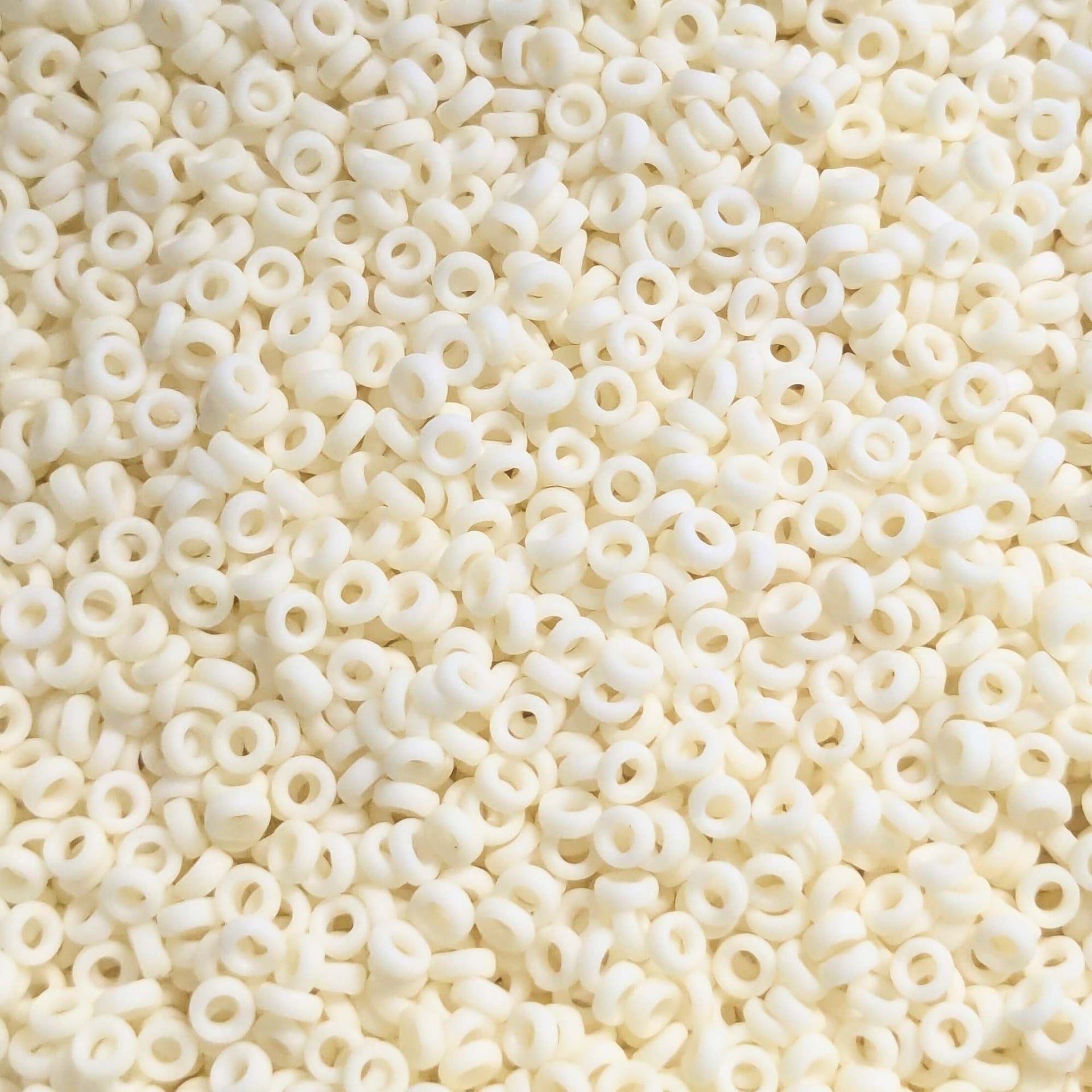 abalorios distanciadores miyuki de 2,2mm opaque cream